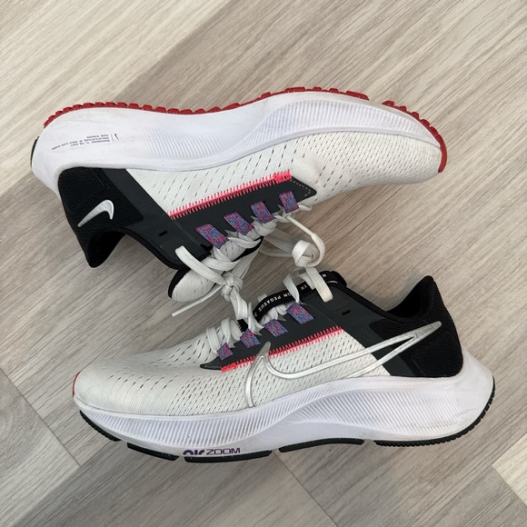 Nike Black and White Sneakers with Red and Purple Highlights - Picture 2 of 6